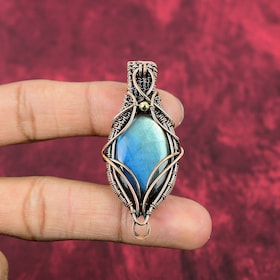 The Timeless Appeal of Wire-Wrapped Jewelry: Exploring Copper and Gemstone Designs