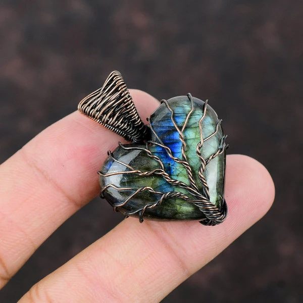 Tree of Life Labradorite Heart Pendant – Handmade Copper Wire Wrapped Gemstone Jewelry