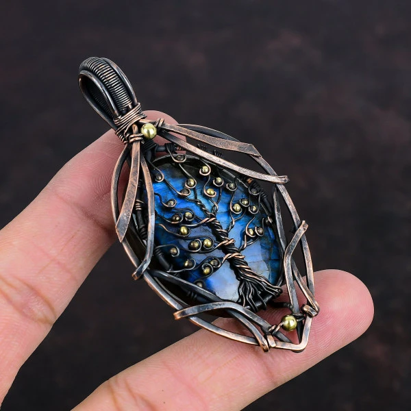 Tree of Life Labradorite Pendant – Handmade Copper Wire Wrapped Gemstone Jewelry
